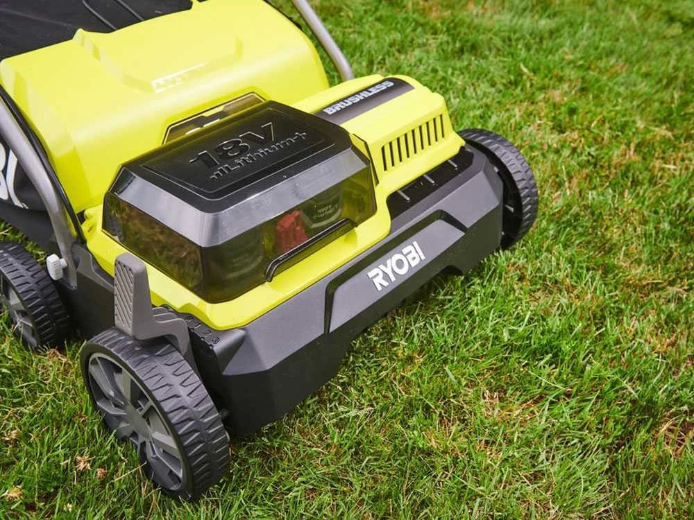 Aérateur électrique Sur Batterie RYOBI RY18SFX35A-240 - 18V - (2Ah X2) - Largeur De Coupe 35 Cm - 16 Lames 7 Aérateur électrique Sur Batterie RYOBI RY18SFX35A-240 - 18V - (2Ah X2) - Largeur De Coupe 35 Cm - 16 Lames – Image 5