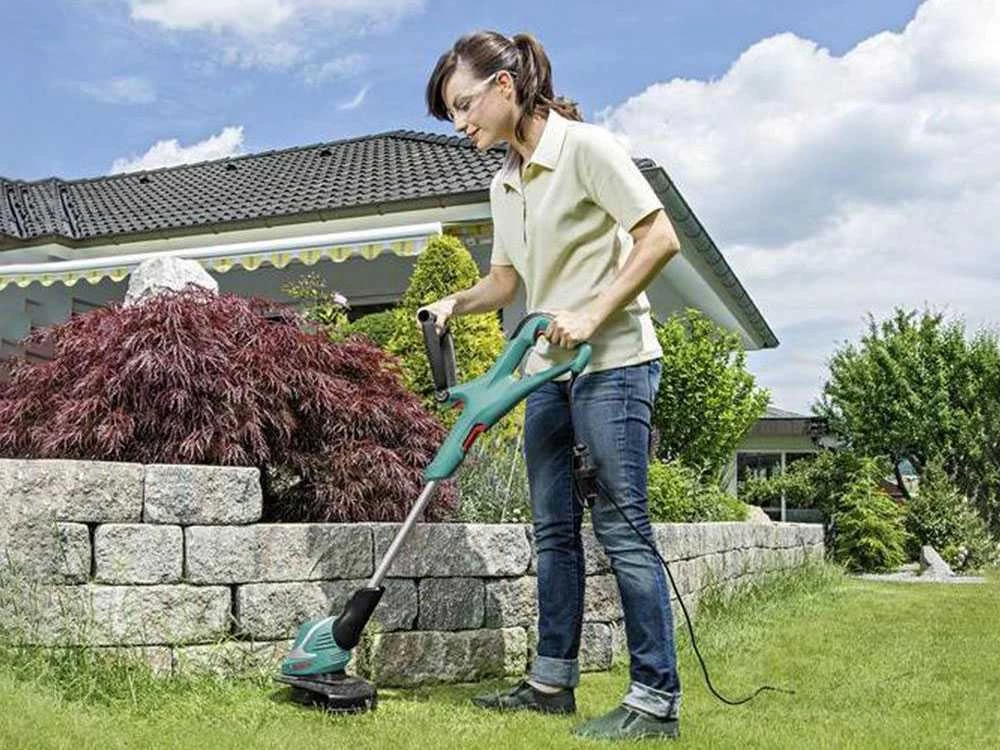 Coupe-bordures électrique Bosch ART 30 - Moteur De 550W - Diamètre De Coupe 30 Cm 3 Coupe-bordures électrique Bosch ART 30 - Moteur De 550W - Diamètre De Coupe 30 Cm