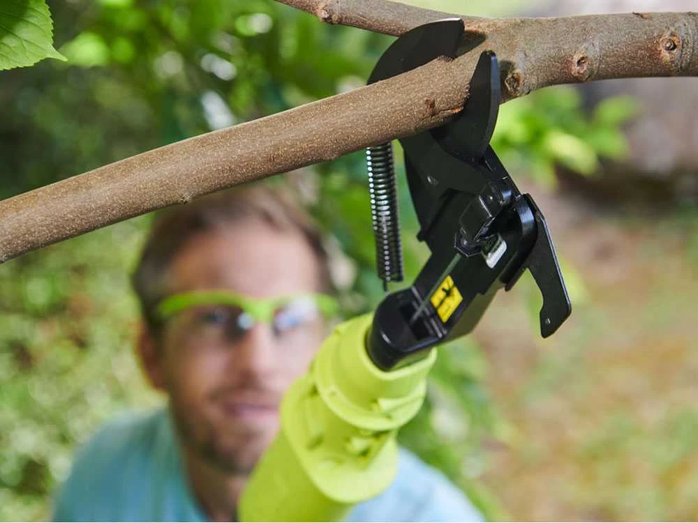 Coupe-branches à Batterie RYOBI OLP1832BX - 18V - Diamètre De 32mm - SANS BATTERIE ET SANS CHARGEUR 4 Coupe-branches à Batterie RYOBI OLP1832BX - 18V - Diamètre De 32mm - SANS BATTERIE ET SANS CHARGEUR – Image 2