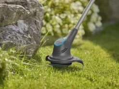 Gardena SmallCut 23/18V P4A - Coupe-bordures à Batterie - 2Ah -Motofaucheuse Soldes gardena smallcut 23 18v p4a coupe bordures batterie 2ah la tte de coupe 41517 12 1683012172 IMG 6450ba4c8e9fb