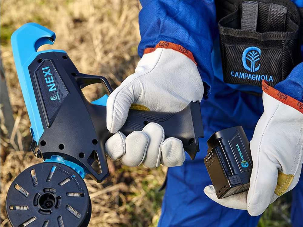 Lieuse Pour Vigne électrique à Batterie Campagnola NEXI - 2 Batteries De 14,4 V - 2,5 Ah 4 Lieuse Pour Vigne électrique à Batterie Campagnola NEXI - 2 Batteries De 14,4 V - 2,5 Ah – Image 2