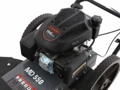 Motobalayeuse-débroussailleuse à Roues Poussée Benassi MD 550 - Moteur à Essence 196 Cc. -Motofaucheuse Soldes motobalayeuse dbroussailleuse roues pousse benassi md 550 moteur essence 196 cc moteur loncin de 196 cm3 15790 1 1551948134 IMG 0353