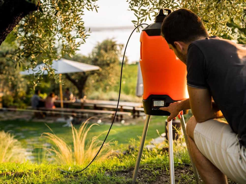 Nébuliseur Antimoustique De Jardin à Batterie Stocker Geyser Evo 25L - 18V 2.2AH 4 Nébuliseur Antimoustique De Jardin à Batterie Stocker Geyser Evo 25L - 18V 2.2AH – Image 2