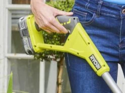 Nettoyeur De Sols à Batterie RYOBI RY18PCB-140 - 18V - 4Ah -Motofaucheuse Soldes nettoyeur de sols batterie ryobi ry18pcb 140 18v 4ah moteur lectrique et batterie 29343 14 1621593971 IMG 60a78f73185f7