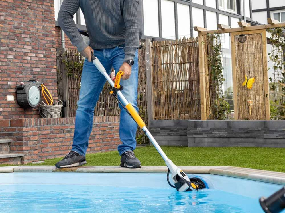 Nettoyeur De Sols Extérieurs à Batterie Batavia TWIN BRUSH - 18V 2Ah 11 Nettoyeur De Sols Extérieurs à Batterie Batavia TWIN BRUSH - 18V 2Ah – Image 9