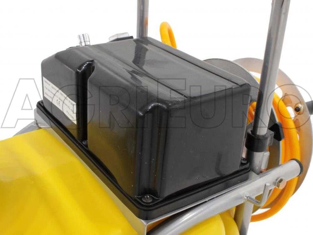 Pompe De Pulvérisation électrique à Batterie Sur Chariot GeoTech SP 320 E 6 Pompe De Pulvérisation électrique à Batterie Sur Chariot GeoTech SP 320 E – Image 4