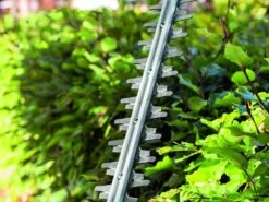 PROMO EGO Taille-haie à Batterie EGO HT2600E Brushless - 56V 2.5Ah 31 PROMO EGO Taille-haie à Batterie EGO HT2600E Brushless - 56V 2.5Ah -Motofaucheuse Soldes promo ego taille haie batterie ego ht2600e brushless 56v 2 5ah lamier et poigne 41856 2 1682690917 IMG 644bd3652cc2c