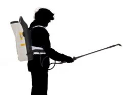 Pulvérisateur Porté à Batterie Comet KB14 - 12.6V Et 3.4Ah -Motofaucheuse Soldes pulvrisateur port batterie comet kb14 12 6v et 3 4ah pulvrisateur lectrique batterie comet kb14 39087 3 1672146955 IMG 63aaf00b83cb7