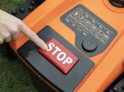 Robot Tondeuse Yard Force Classic 500B - Bluetooth Intégré - Capteurs Anticollisions -Motofaucheuse Soldes robot tondeuse yard force classic 500b bluetooth intgr capteurs anticollisions guidez et contrlez votre robot depuis votre tlphone portable 34538 33 1652437239 IMG 627e30f75206a