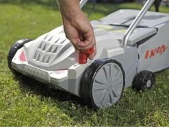 Scarificateur électrique IKRA IEVL 1532 - Scarificateur Et Aérateur - 1500 Watts -Motofaucheuse Soldes scarificateur electrique ikra ievl 1532 scarificateur et aerateur 1500 watts scarificateur electrique ikra ievl 1532 18640 4 1573555512 71UBQdjgnPL. AC SL1000