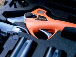 Sécateur électrique De Taille Bahco BCL20IB - 2 Batteries 14,4V/2.5 Ah - Diamètre De Coupe 32mm 29 Sécateur électrique De Taille Bahco BCL20IB - 2 Batteries 14,4V/2.5 Ah - Diamètre De Coupe 32mm -Motofaucheuse Soldes scateur lectrique de taille bahco bcl20ib 2 batteries 14 4v 2 5 ah diamtre de coupe 32mm scateur lectrique de taille batterie bahco bcl20ib 28072 1 1617715152 IMG 606c5fd081211