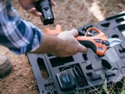 Sécateur électrique De Taille Bahco BCL20IB - 2 Batteries 14,4V/2.5 Ah - Diamètre De Coupe 32mm 30 Sécateur électrique De Taille Bahco BCL20IB - 2 Batteries 14,4V/2.5 Ah - Diamètre De Coupe 32mm -Motofaucheuse Soldes scateur lectrique de taille bahco bcl20ib 2 batteries 14 4v 2 5 ah diamtre de coupe 32mm scateur lectrique de taille batterie bahco bcl20ib 28072 1 1617715152 IMG 606c5fd0833e2