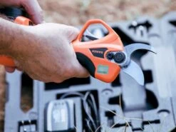 Sécateur électrique De Taille Bahco BCL20IB - 2 Batteries 14,4V/2.5 Ah - Diamètre De Coupe 32mm 34 Sécateur électrique De Taille Bahco BCL20IB - 2 Batteries 14,4V/2.5 Ah - Diamètre De Coupe 32mm -Motofaucheuse Soldes scateur lectrique de taille bahco bcl20ib 2 batteries 14 4v 2 5 ah diamtre de coupe 32mm scateur lectrique de taille batterie bahco bcl20ib 28072 1 1617715152 IMG 606c5fd08e373