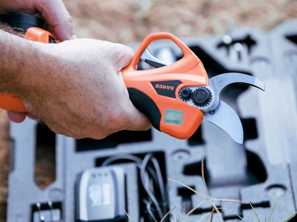 Sécateur électrique De Taille Bahco BCL20IB - 2 Batteries 14,4V/2.5 Ah - Diamètre De Coupe 32mm 15 Sécateur électrique De Taille Bahco BCL20IB - 2 Batteries 14,4V/2.5 Ah - Diamètre De Coupe 32mm – Image 13