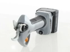 Sécateur électrique De Taille à Batterie Volpi KV380 - 2 Batteries De 21,6 V Et 2,5 Ah -Motofaucheuse Soldes scateur lectrique de taille batterie volpi kv380 2 batteries de 21 6 v et 2 5 ah scateur de taille batterie volpi kv380 27277 4 1673539073 IMG 63c02e01a138b