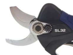 Sécateur électrique De Taille Campagnola SL32 - 2x Batteries Au Lithium De 16.8V/2Ah 33 Sécateur électrique De Taille Campagnola SL32 - 2x Batteries Au Lithium De 16.8V/2Ah -Motofaucheuse Soldes scateur lectrique de taille campagnola sl32 2x batteries au lithium de 16 8v 2ah points forts 38361 2 1667905308 IMG 636a371c3ba77