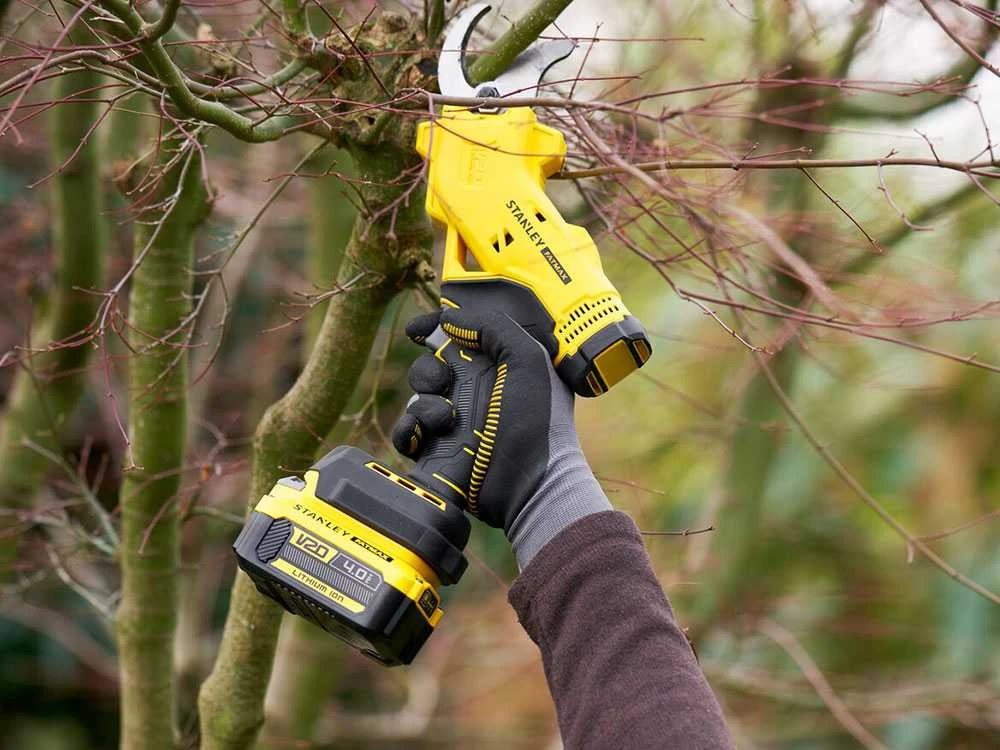 Sécateur électrique De Taille Stanley SFMCPP32M1-QW - Batterie De 20V/4Ah 15 Sécateur électrique De Taille Stanley SFMCPP32M1-QW - Batterie De 20V/4Ah – Image 13