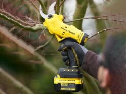 Sécateur électrique De Taille Stanley SFMCPP32M1-QW - Batterie De 20V/4Ah 36 Sécateur électrique De Taille Stanley SFMCPP32M1-QW - Batterie De 20V/4Ah -Motofaucheuse Soldes scateur lectrique de taille stanley sfmcpp32m1 qw batterie de 20v 4ah scateur lectrique stanley sfmcpp32m1 qw 40610 1 1678809920 IMG 64109b40d0ed9