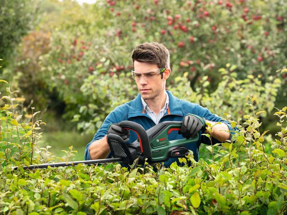 Taille-haie à Batterie Au Lithium BOSCH UniversalHedgeCut 18V-50 - 2,5 Ah - Lamier De 50 Cm 8 Taille-haie à Batterie Au Lithium BOSCH UniversalHedgeCut 18V-50 - 2,5 Ah - Lamier De 50 Cm – Image 6