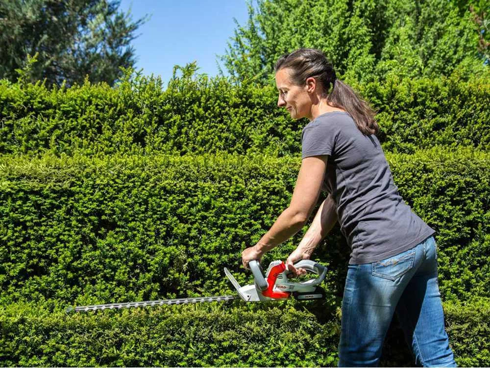 Taille-haie électrique à Batterie IKRA IAHS 20-1 - Longueur Lamier 54 Cm 13 Taille-haie électrique à Batterie IKRA IAHS 20-1 - Longueur Lamier 54 Cm – Image 11