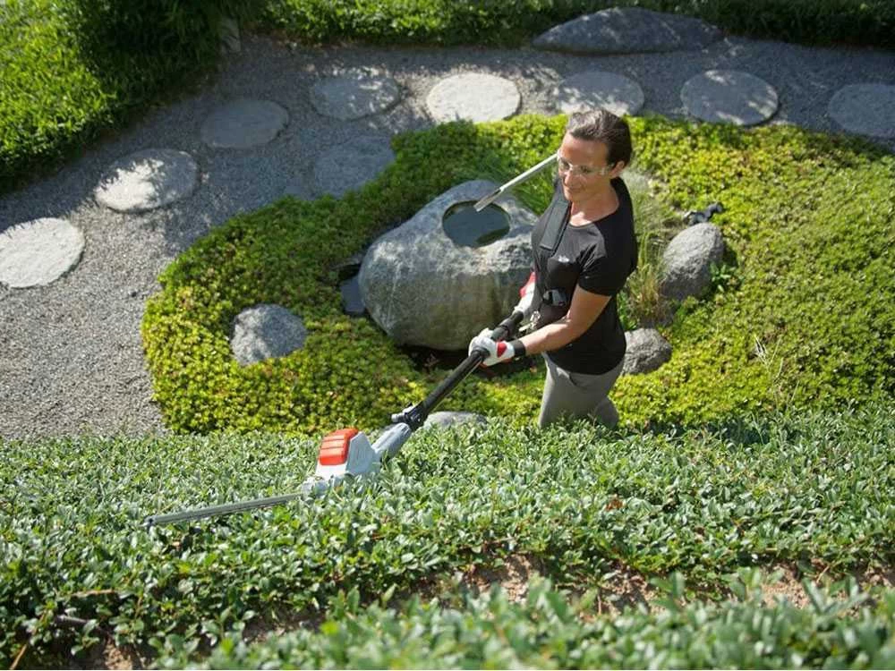 Taille-haie Sur Perche Télescopique à Batterie IKRA IATHS 40/43 - Lameir De 48 Cm SANS BATTERIE NI CHARGEUR 4 Taille-haie Sur Perche Télescopique à Batterie IKRA IATHS 40/43 - Lameir De 48 Cm SANS BATTERIE NI CHARGEUR – Image 2