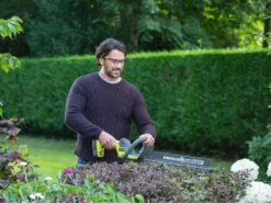 Taille-haies à Batterie RYOBI RY18HT45A-120 - 18V - 2Ah - Lame De 45 Cm 24 Taille-haies à Batterie RYOBI RY18HT45A-120 - 18V - 2Ah - Lame De 45 Cm -Motofaucheuse Soldes taille haies batterie ryobi ry18ht45a 120 18v 2ah lame de 45 cm lamier et poigne 34702 2 1653298309 IMG 628b5485a5149