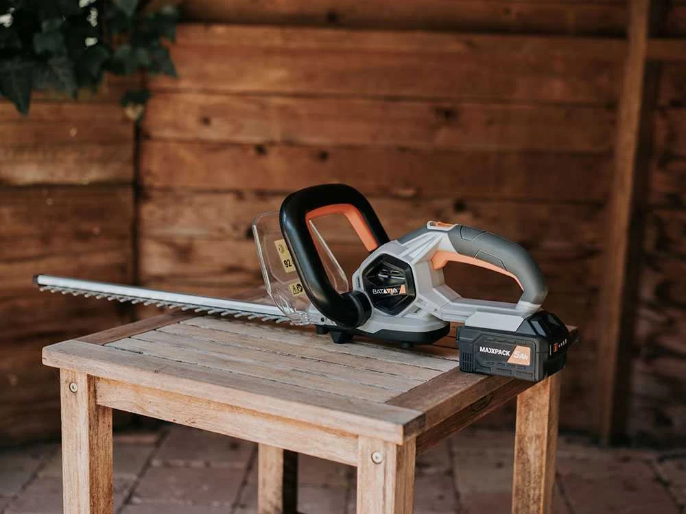 Taille-haies électrique à Batterie Batavia - Lame De 51 Cm En Acier - SANS BATTERIE NI CHARGEUR 4 Taille-haies électrique à Batterie Batavia - Lame De 51 Cm En Acier - SANS BATTERIE NI CHARGEUR – Image 3