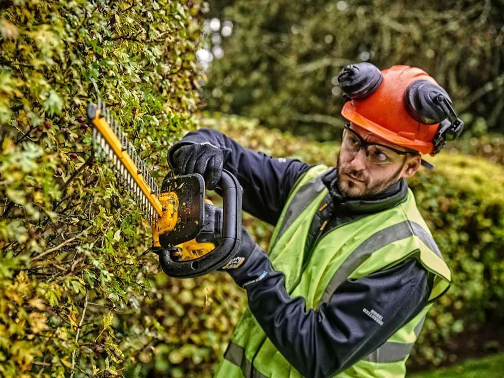 Taille-haies électrique à Batterie DEWALT DCMHT563P1-QW - Lame De 55cm - Batterie 18V 5Ah 7 Taille-haies électrique à Batterie DEWALT DCMHT563P1-QW - Lame De 55cm - Batterie 18V 5Ah – Image 5