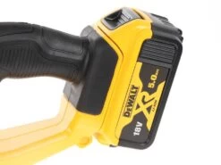 Taille-haies électrique à Batterie DEWALT DCMHT563P1-QW - Lame De 55cm - Batterie 18V 5Ah 32 Taille-haies électrique à Batterie DEWALT DCMHT563P1-QW - Lame De 55cm - Batterie 18V 5Ah -Motofaucheuse Soldes taille haies lectrique batterie dewalt dcmht563p1 qw lame de 55cm batterie 18v 5ah taille haie batterie dewalt dcmht563p1 qw 28919 0 1620394115 IMG 609540833b687