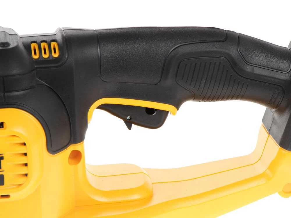 Taille-haies électrique à Batterie DEWALT DCMHT563P1-QW - Lame De 55cm - Batterie 18V 5Ah 15 Taille-haies électrique à Batterie DEWALT DCMHT563P1-QW - Lame De 55cm - Batterie 18V 5Ah – Image 13
