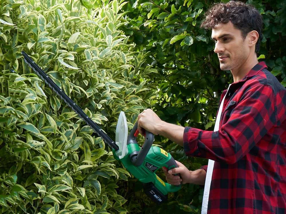 Taille-haies électrique à Batterie RIBIMEX PRBAT20-THSB - 20V 2Ah - SANS BATTERIE NI CHARGEUR 11 Taille-haies électrique à Batterie RIBIMEX PRBAT20-THSB - 20V 2Ah - SANS BATTERIE NI CHARGEUR – Image 9