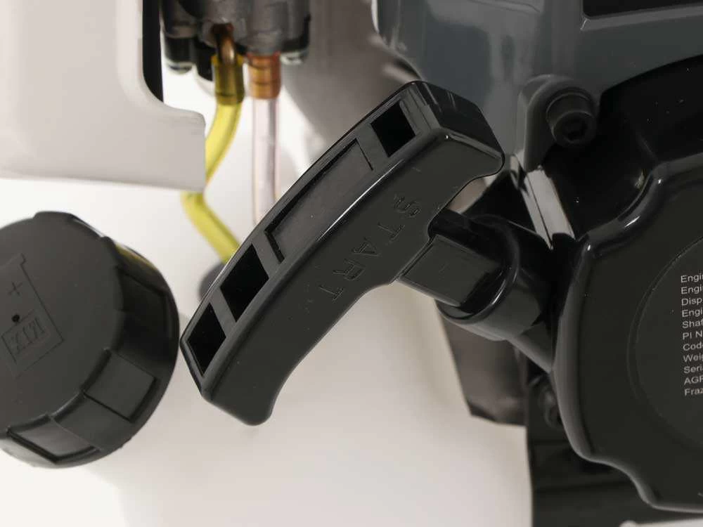 Taille-haies Thermique Sur Perche De Rallonge Blackstone BCI 430L - Perche En 2 Parties - Moteur 42.7cm3 22 Taille-haies Thermique Sur Perche De Rallonge Blackstone BCI 430L - Perche En 2 Parties - Moteur 42.7cm3 – Image 20