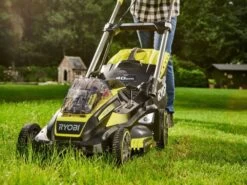 Tondeuse à Batterie RYOBI RLM36X41H50G - 36V - 5Ah - Bac De 45 L - Coupe De 40 Cm -Motofaucheuse Soldes tondeuse batterie ryobi rlm36x41h50g 36v 5ah bac de 45 l coupe de 40 cm moteur lectrique batterie 35473 15 1655974414 IMG 62b42a0e0bdcf