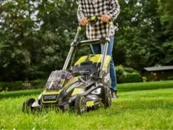 Tondeuse à Batterie RYOBI RLM36X41H50G - 36V - 5Ah - Bac De 45 L - Coupe De 40 Cm -Motofaucheuse Soldes tondeuse batterie ryobi rlm36x41h50g 36v 5ah bac de 45 l coupe de 40 cm tondeuse batterie ryobi rlm36x41h50g 35473 0 1655974413 IMG 62b42a0de4c4f