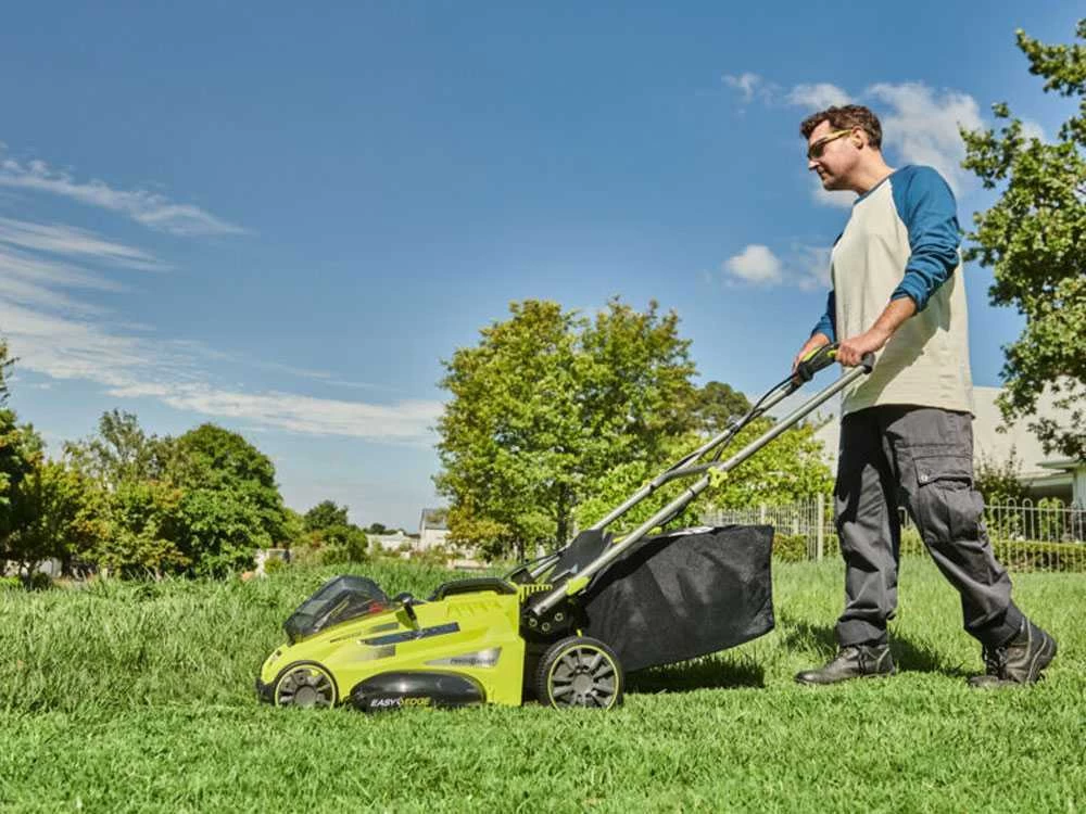 Tondeuse à Batterie RYOBI RLM36X41H60PG - 36V - 6Ah - Bac De 45 L - Coupe De 40 Cm 5 Tondeuse à Batterie RYOBI RLM36X41H60PG - 36V - 6Ah - Bac De 45 L - Coupe De 40 Cm – Image 3