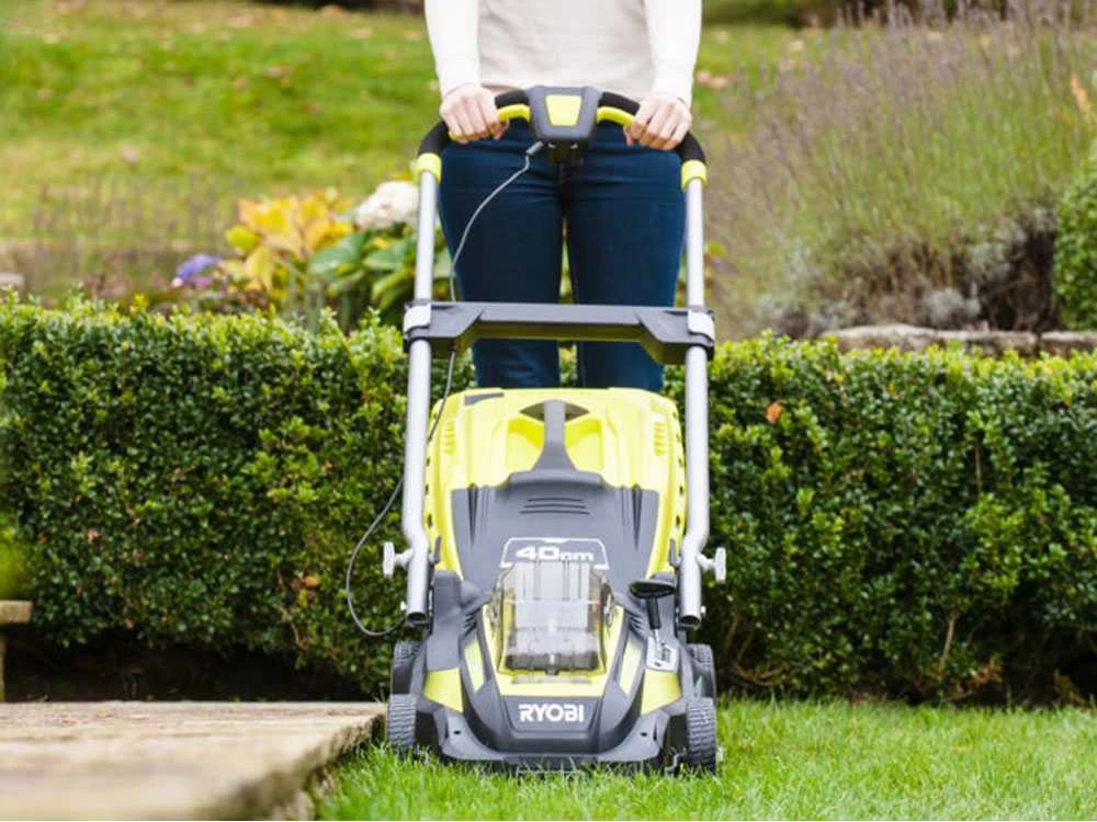 Tondeuse à Batterie RYOBI RLM36X41H60PG - 36V - 6Ah - Bac De 45 L - Coupe De 40 Cm 4 Tondeuse à Batterie RYOBI RLM36X41H60PG - 36V - 6Ah - Bac De 45 L - Coupe De 40 Cm – Image 2