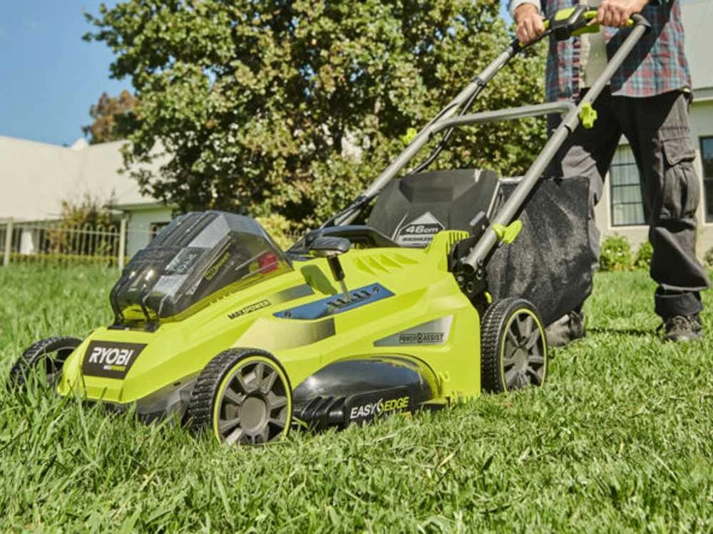 Tondeuse à Batterie RYOBI RLM36X46H50PG - 36V - 5Ah - Bac De 45 L - Coupe De 46 Cm 15 Tondeuse à Batterie RYOBI RLM36X46H50PG - 36V - 5Ah - Bac De 45 L - Coupe De 46 Cm – Image 13