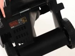 Tondeuse à Gazon électrique Black & Decker BEMW451BH-QS - Lame 32 Cm Avec Puissance Max 1200 Watts 36 Tondeuse à Gazon électrique Black & Decker BEMW451BH-QS - Lame 32 Cm Avec Puissance Max 1200 Watts -Motofaucheuse Soldes tondeuse gazon lectrique black decker bemw451bh qs lame 32 cm avec puissance max 1200 watts deux systmes de coupe 17275 2 1561630672 IMG 9138