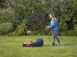 Tondeuse à Gazon électrique Black & Decker BEMW451BH-QS - Lame 32 Cm Avec Puissance Max 1200 Watts 25 Tondeuse à Gazon électrique Black & Decker BEMW451BH-QS - Lame 32 Cm Avec Puissance Max 1200 Watts -Motofaucheuse Soldes tondeuse gazon lectrique black decker bemw451bh qs lame 32 cm avec puissance max 1200 watts tondeuse lectrique bemw451bh qs 17275 0 1565011421 BEMW451BH A3