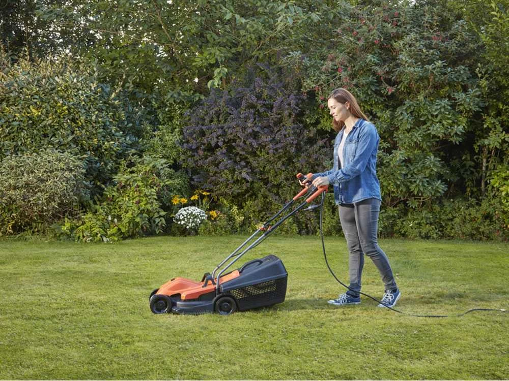 Tondeuse à Gazon électrique Black & Decker BEMW451BH-QS - Lame 32 Cm Avec Puissance Max 1200 Watts 6 Tondeuse à Gazon électrique Black & Decker BEMW451BH-QS - Lame 32 Cm Avec Puissance Max 1200 Watts – Image 4