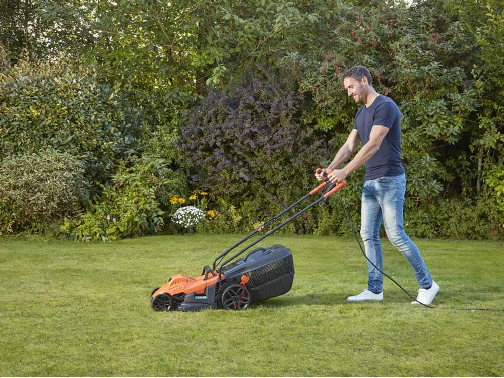 Tondeuse à Gazon électrique Black & Decker BEMW461BH-QS - Largeur De Lame 34 Cm Puissance 1400 Watts 4 Tondeuse à Gazon électrique Black & Decker BEMW461BH-QS - Largeur De Lame 34 Cm Puissance 1400 Watts – Image 2