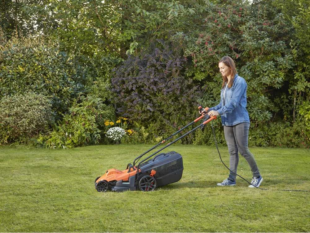 Tondeuse à Gazon électrique Black & Decker BEMW461BH-QS - Largeur De Lame 34 Cm Puissance 1400 Watts 3 Tondeuse à Gazon électrique Black & Decker BEMW461BH-QS - Largeur De Lame 34 Cm Puissance 1400 Watts