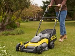 Tondeuse à Gazon Sur Batterie STANLEY FATMAX SFMCMW2651M - 2 Batteries 18V/4Ah - Amplitude De Coupe 40 Cm 24 Tondeuse à Gazon Sur Batterie STANLEY FATMAX SFMCMW2651M - 2 Batteries 18V/4Ah - Amplitude De Coupe 40 Cm -Motofaucheuse Soldes tondeuse gazon sur batterie stanley fatmax sfmcmw2651m 2 batteries 18v 4ah amplitude de coupe 40 cm tondeuse lectrique stanley fatmax sfcmw2651m 29809 14 1623660790 IMG 60c718f6d71a3