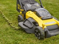 Tondeuse à Gazon Sur Batterie STANLEY FATMAX SFMCMW2651M - 2 Batteries 18V/4Ah - Amplitude De Coupe 40 Cm 38 Tondeuse à Gazon Sur Batterie STANLEY FATMAX SFMCMW2651M - 2 Batteries 18V/4Ah - Amplitude De Coupe 40 Cm -Motofaucheuse Soldes tondeuse gazon sur batterie stanley fatmax sfmcmw2651m 2 batteries 18v 4ah amplitude de coupe 40 cm trois systmes de coupe 29809 13 1623660791 IMG 60c718f7e54b5