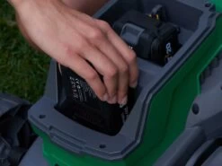 Tondeuse à Poussée à Batterie RIBIMEX PRBAT20-TON33 - Batterie De 20V 4Ah - Largeur De Coupe 34 Cm -Motofaucheuse Soldes tondeuse pousse batterie ribimex prbat20 ton33 batterie de 20v 4ah largeur de coupe 34 cm moteur lectrique batterie 36182 13 1660135739 IMG 62f3a93b39071