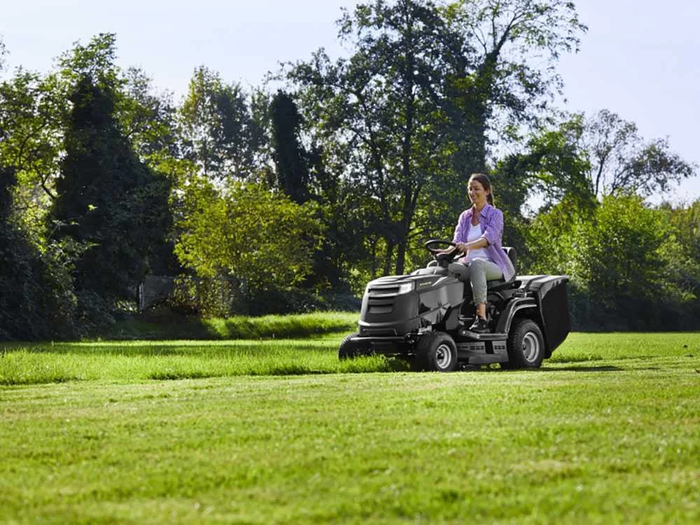 Tracteur Tondeuse Alpina AT4 84 HA - Bac De Ramassage - Boîtier Hydrostatique - Moteur STIGA ST 400 3 Tracteur Tondeuse Alpina AT4 84 HA - Bac De Ramassage - Boîtier Hydrostatique - Moteur STIGA ST 400