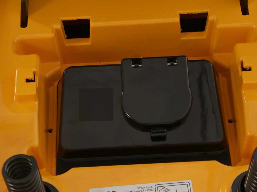 Tracteur Tondeuse à Batterie Stiga Estate 384e - Bac De Ramassage - Puissance 48V/30Ah 19 Tracteur Tondeuse à Batterie Stiga Estate 384e - Bac De Ramassage - Puissance 48V/30Ah – Image 17